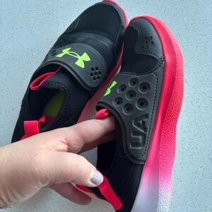 Under Armour Kids “Run Play” athletic Shoes - size 6.5 youth